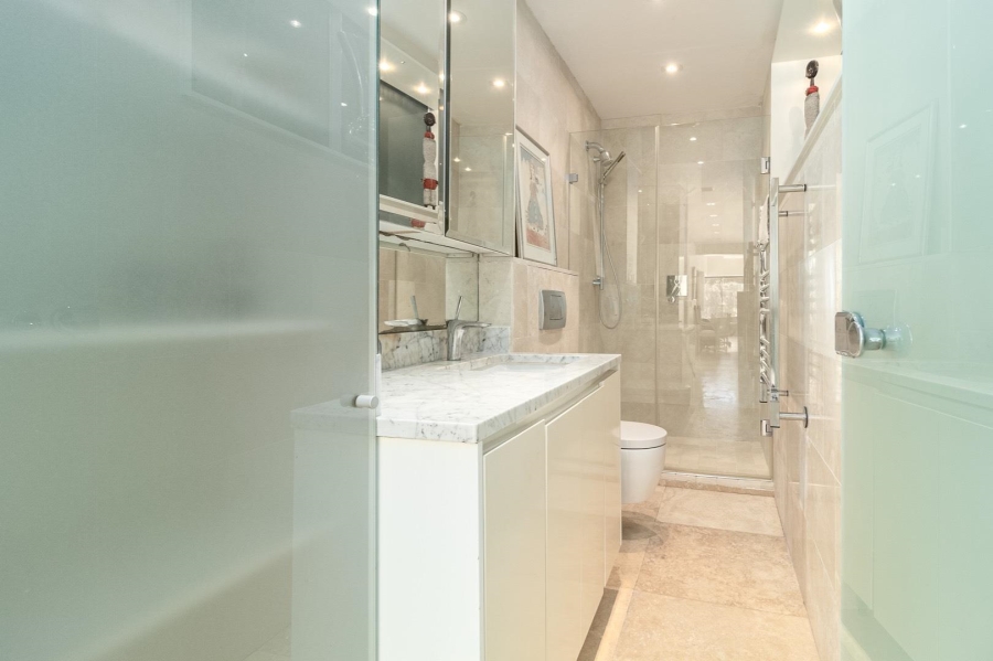 To Let 4 Bedroom Property for Rent in Fresnaye Western Cape